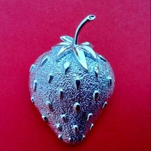 Vintage Sarah Coventry Strawberry Silver Tone Pin Brooch